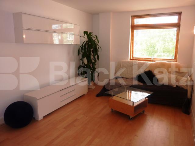 			IN THE HEART OF CAMDEN!, 1 Bedroom, 1 bath, 1 reception Flat			 Chalk Farm Road, CHALK FARM